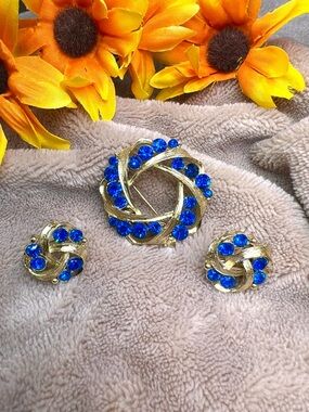 Vintage Gold Circle Wreath Brooch and Earring Set with Blue Sapphire Crystals